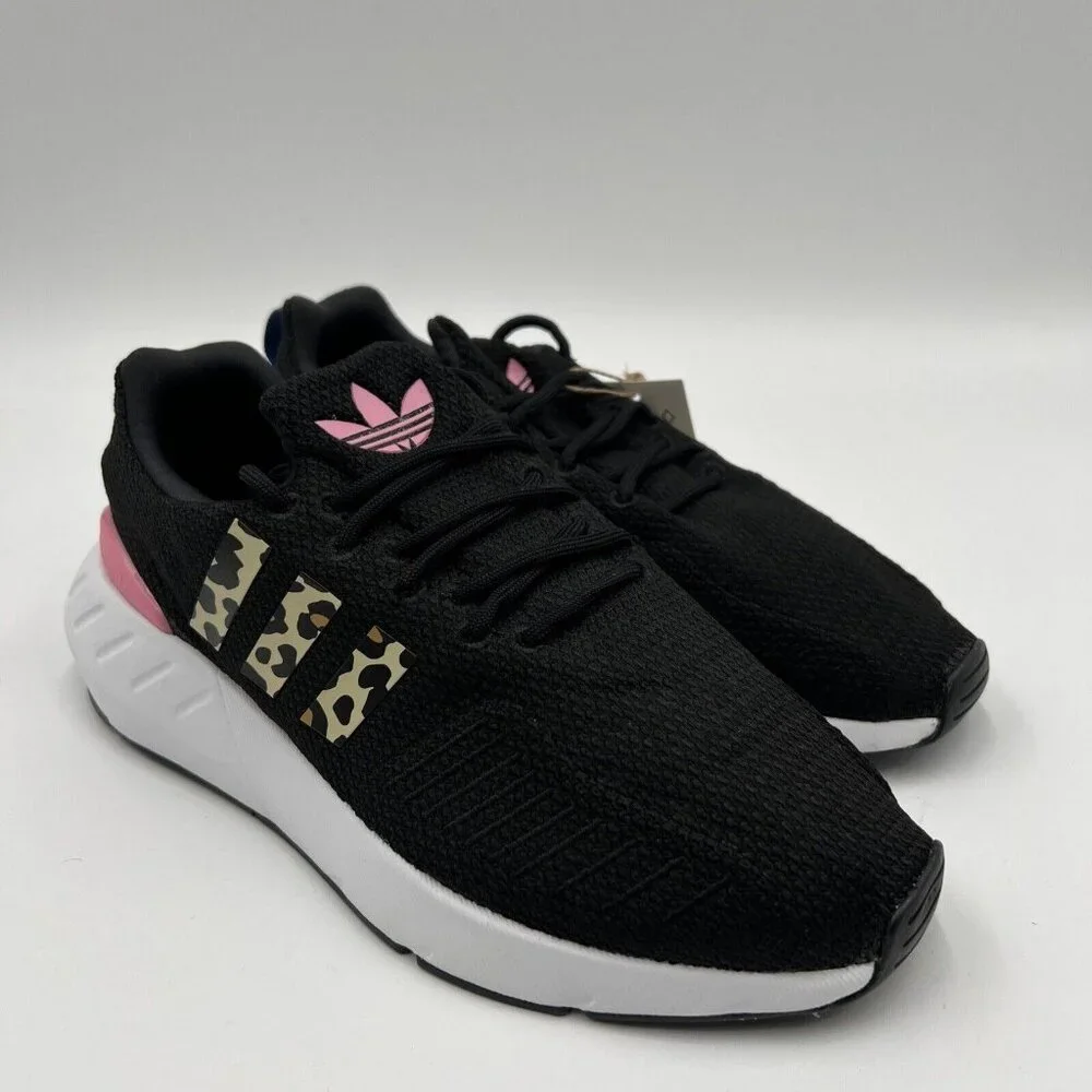 ADIDAS Originals Girl's Swift Run 22 (Big Kid) Black/Bliss Pink/Blue 7 Big Kid M